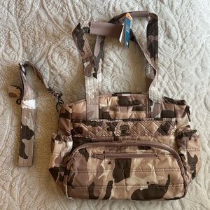 Travel tote